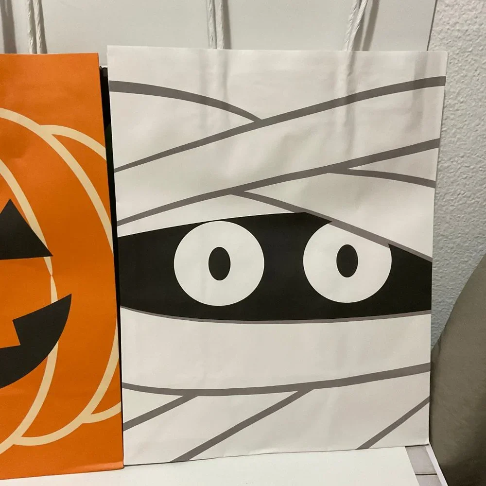 Medium Halloween Character Print Gift Bags, Party Supplies, 13 Pieces